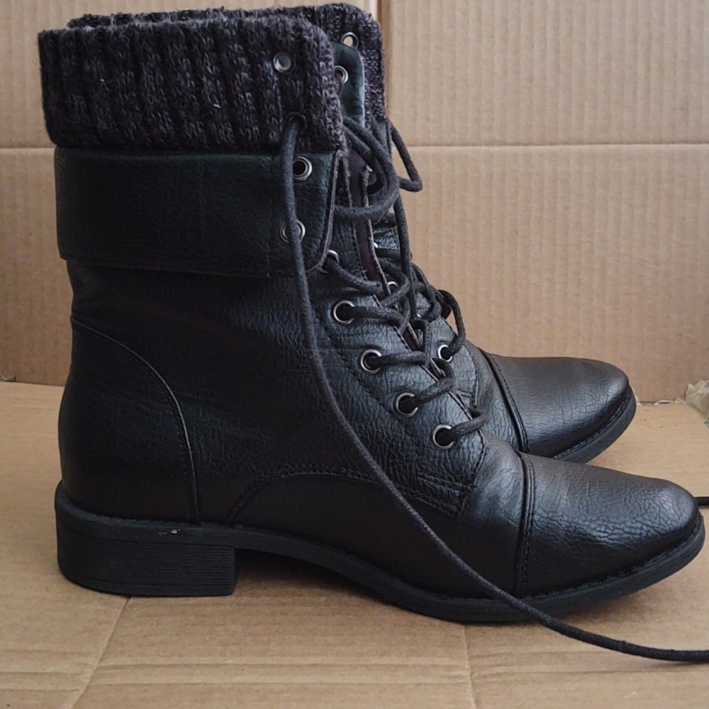 Combat boots